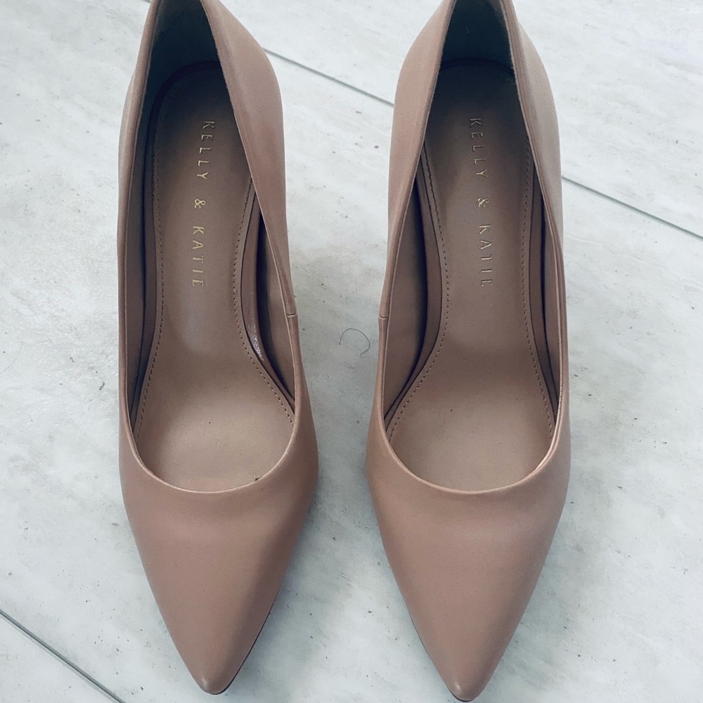 Nude/Natural Pumps/Heels (Size 6) (Excellent Condition)